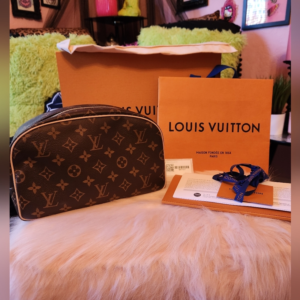 Authentic Louis Vuitton Toiletry 25 Bag Cosmetics or Travel Bag